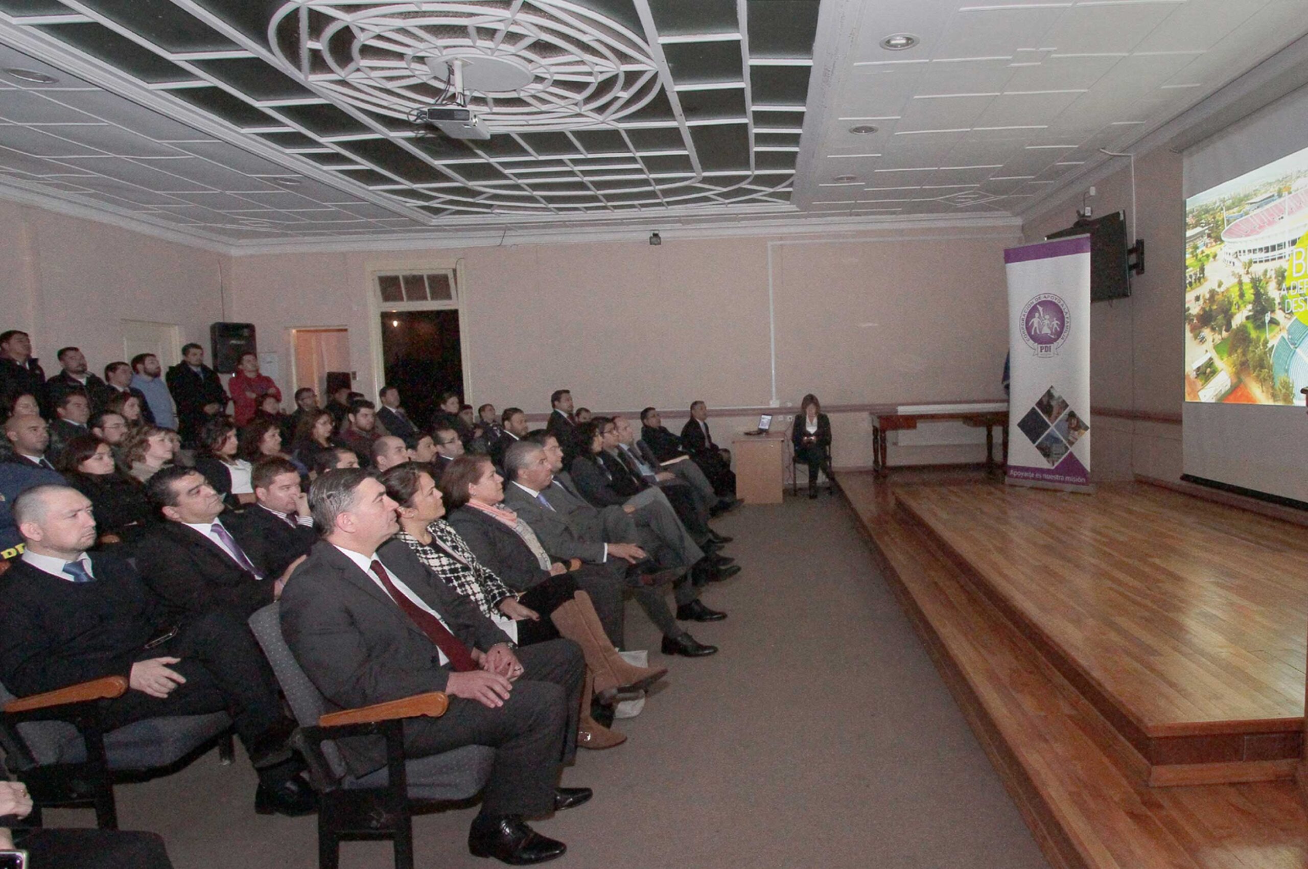 DIRECTORA SEDE CORAFAM MAGALLANES REALIZÓ CHARLA FUNCIONARIOS1