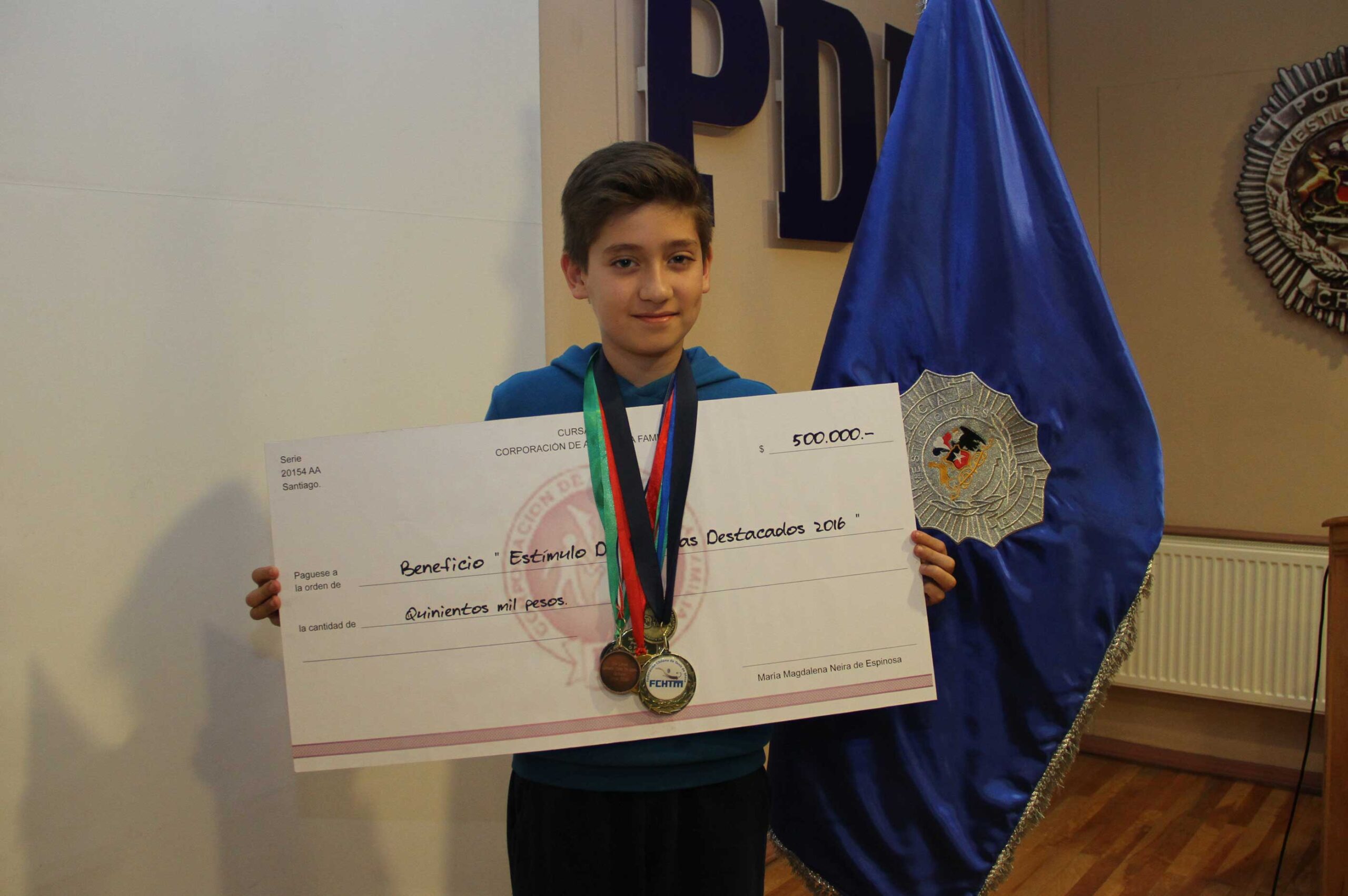 JÓVEN DEPORTISTA MAGALLÁNICO FUE PREMIADO POR CORAFAM PDI1