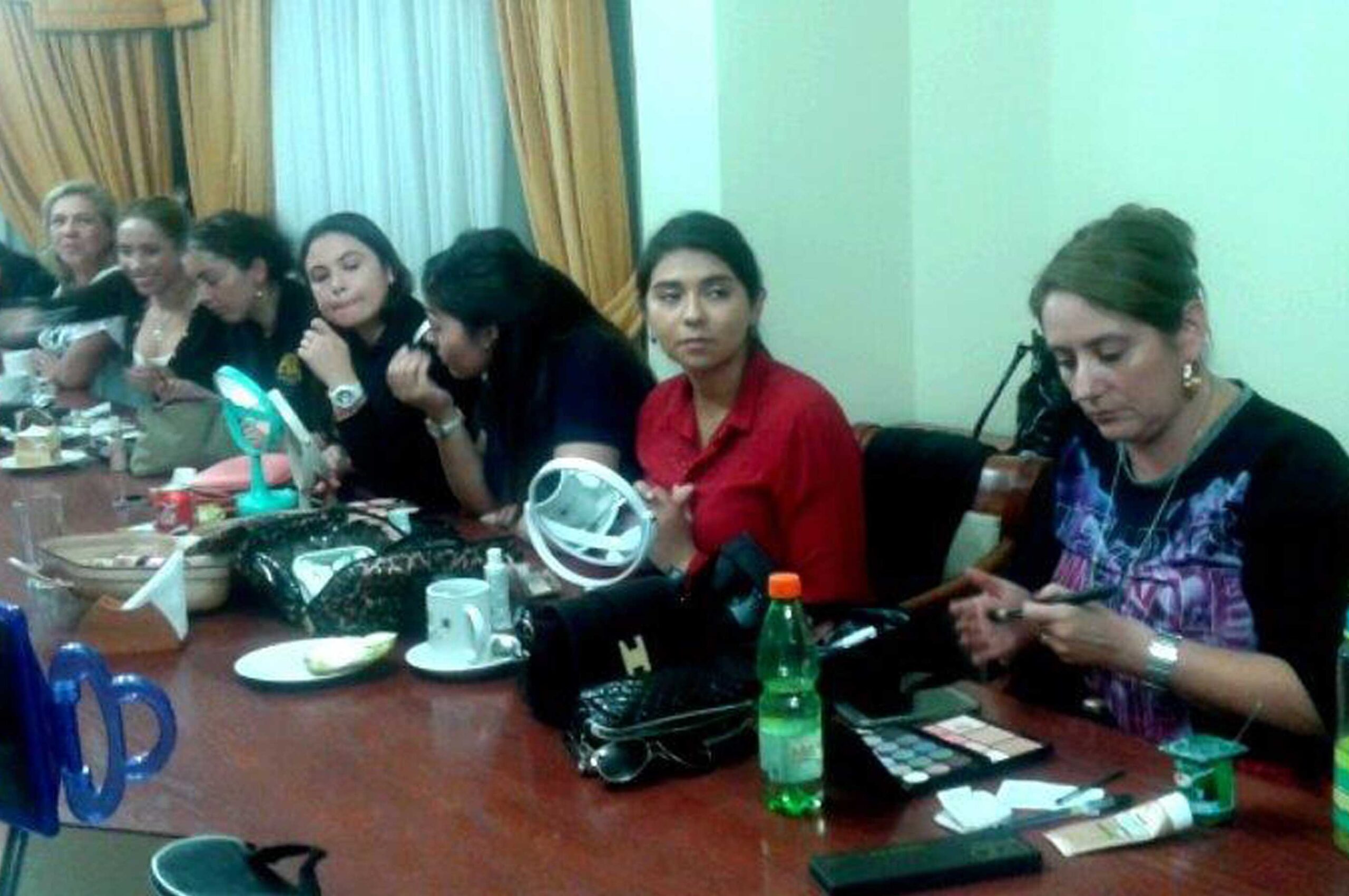 SEDE TARAPACÁ REALIZÓ TALLER DE MAQUILLAJE2