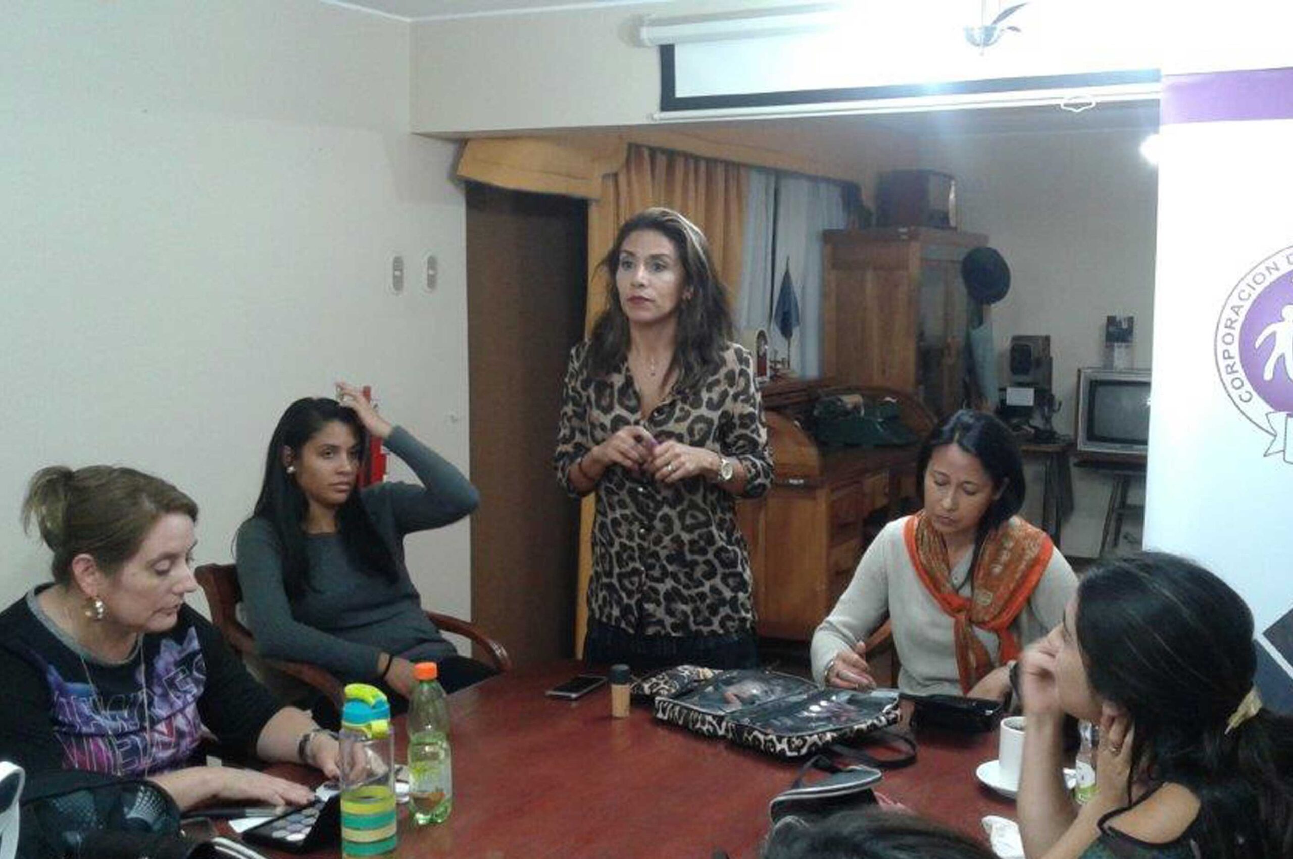 SEDE TARAPACÁ REALIZÓ TALLER DE MAQUILLAJE3