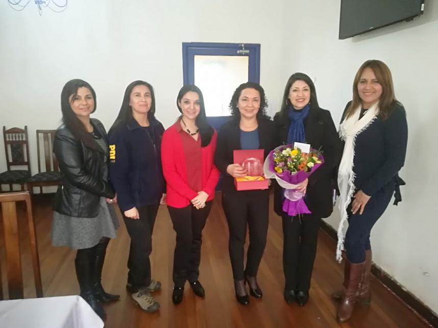 SOCIAS DE BIOBÍO CORDILLERA SALUDARON A DIRECTORA POR ANIVERSARIO CORAFAM2